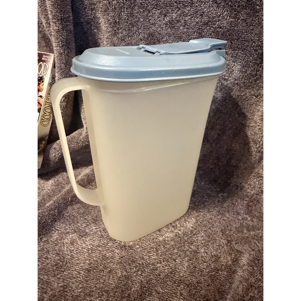 Tupperware Slimline Pitcher 2 QT 2009C-2 Clear with Blue Flip Lid